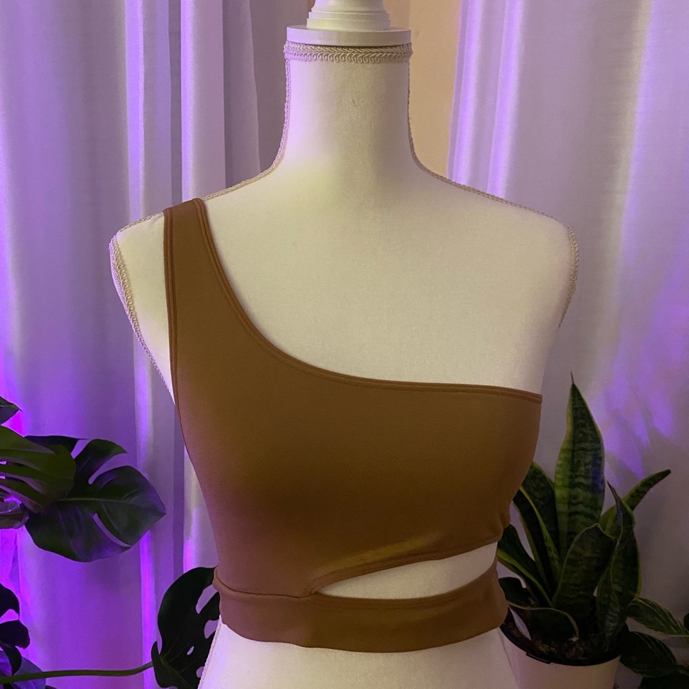 🤎Tan crop top with slit 🤎